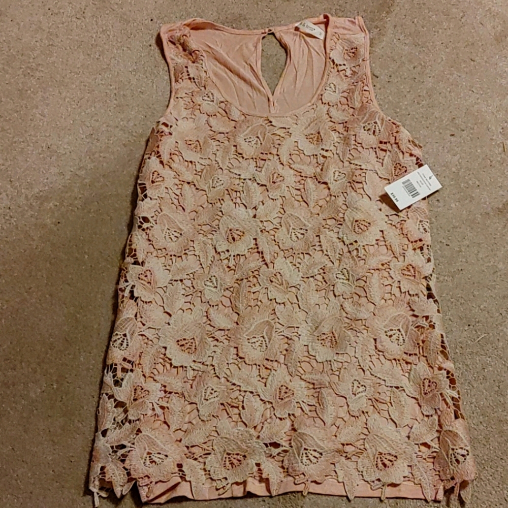 NWT Mia & Tess sleeveless lace-front tank